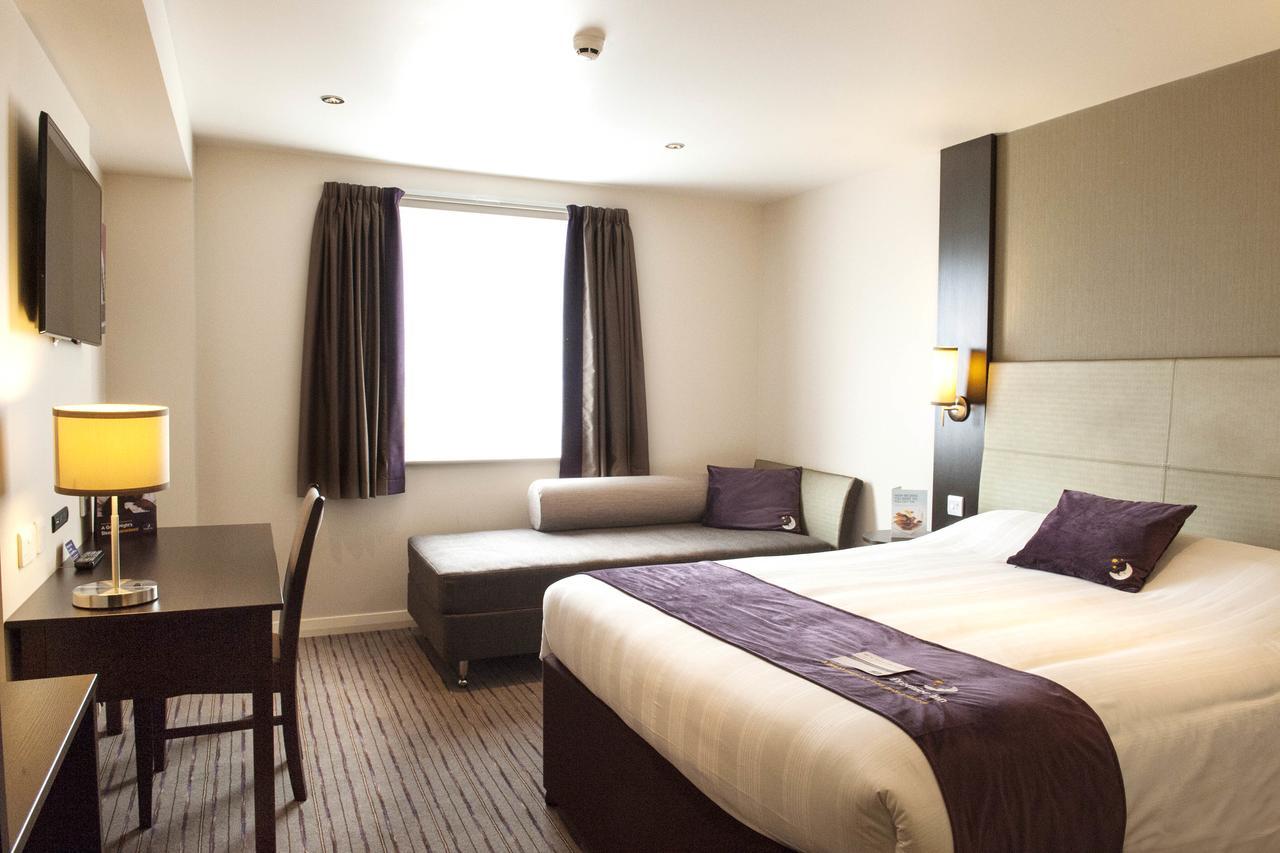 Premier Inn London Clapham Ngoại thất bức ảnh